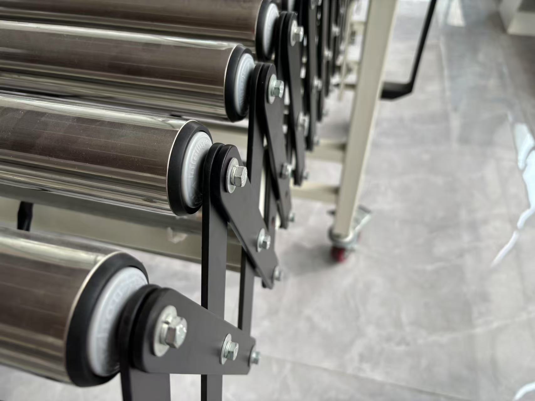 Fixation de rouleaux &agrave; rouleaux &agrave; rouleaux extensibles flexibles