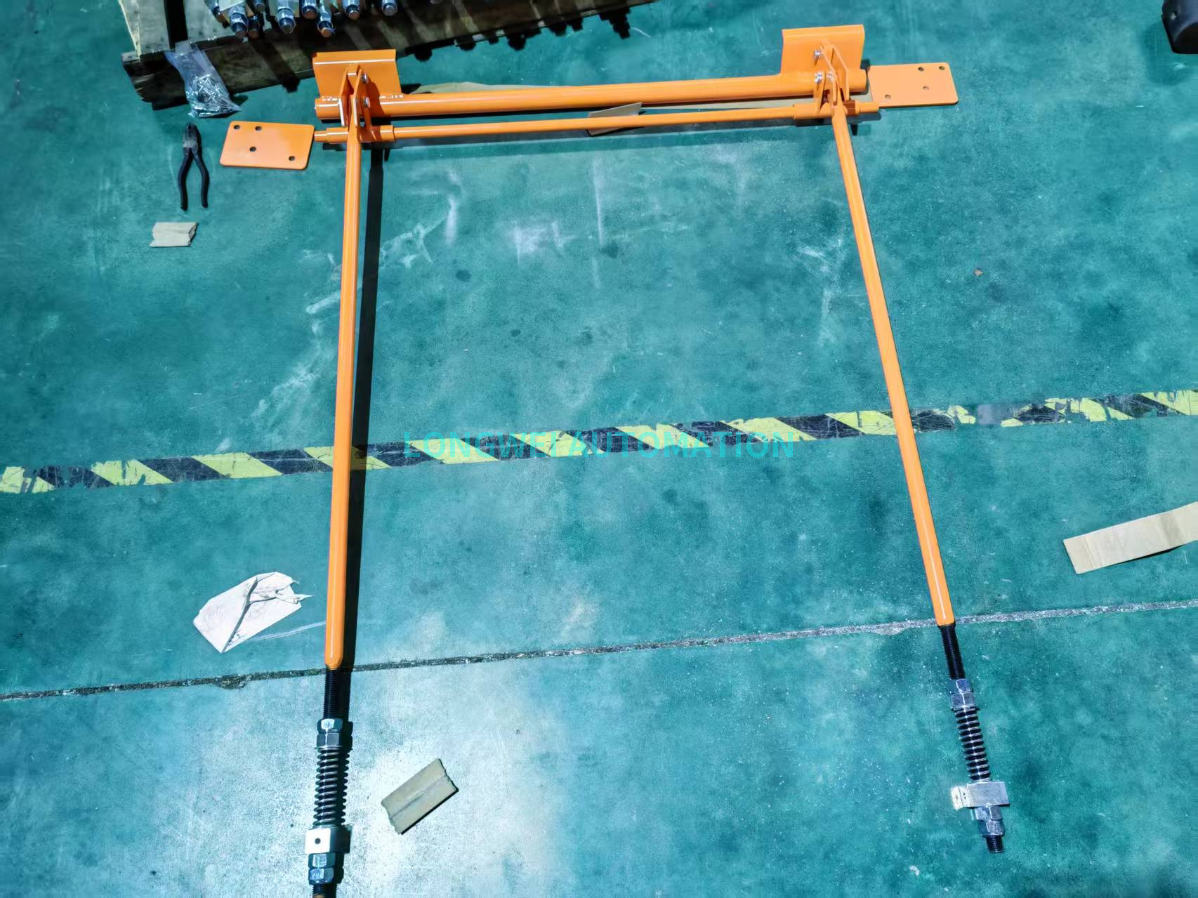 Convoyeur à rouleaux modulaire par gravité pour système de rayonnage à flux de palettes