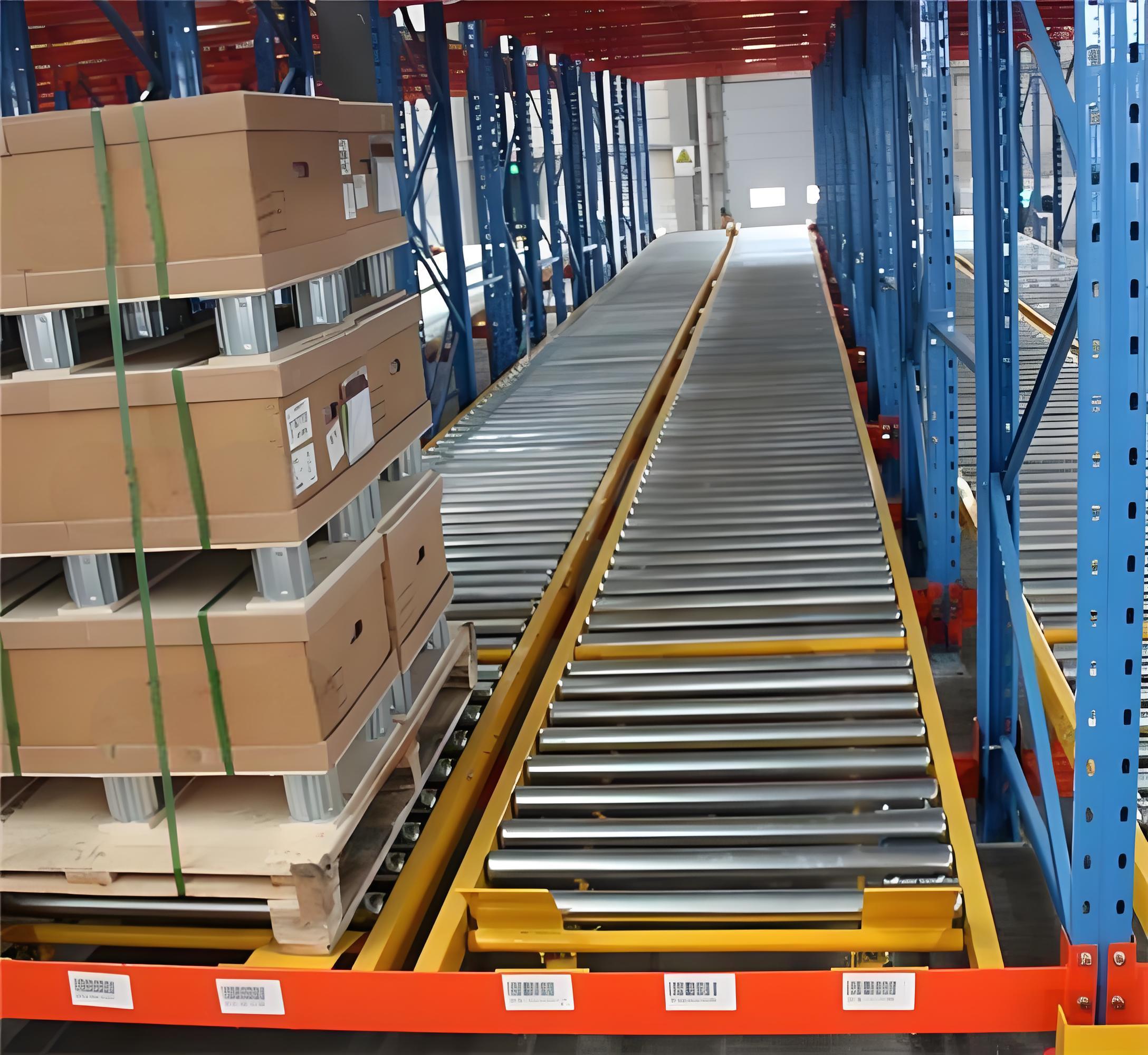 convoyeur &agrave; rouleaux &agrave; cr&eacute;maill&egrave;re gravitaire pour la manutention de palettes