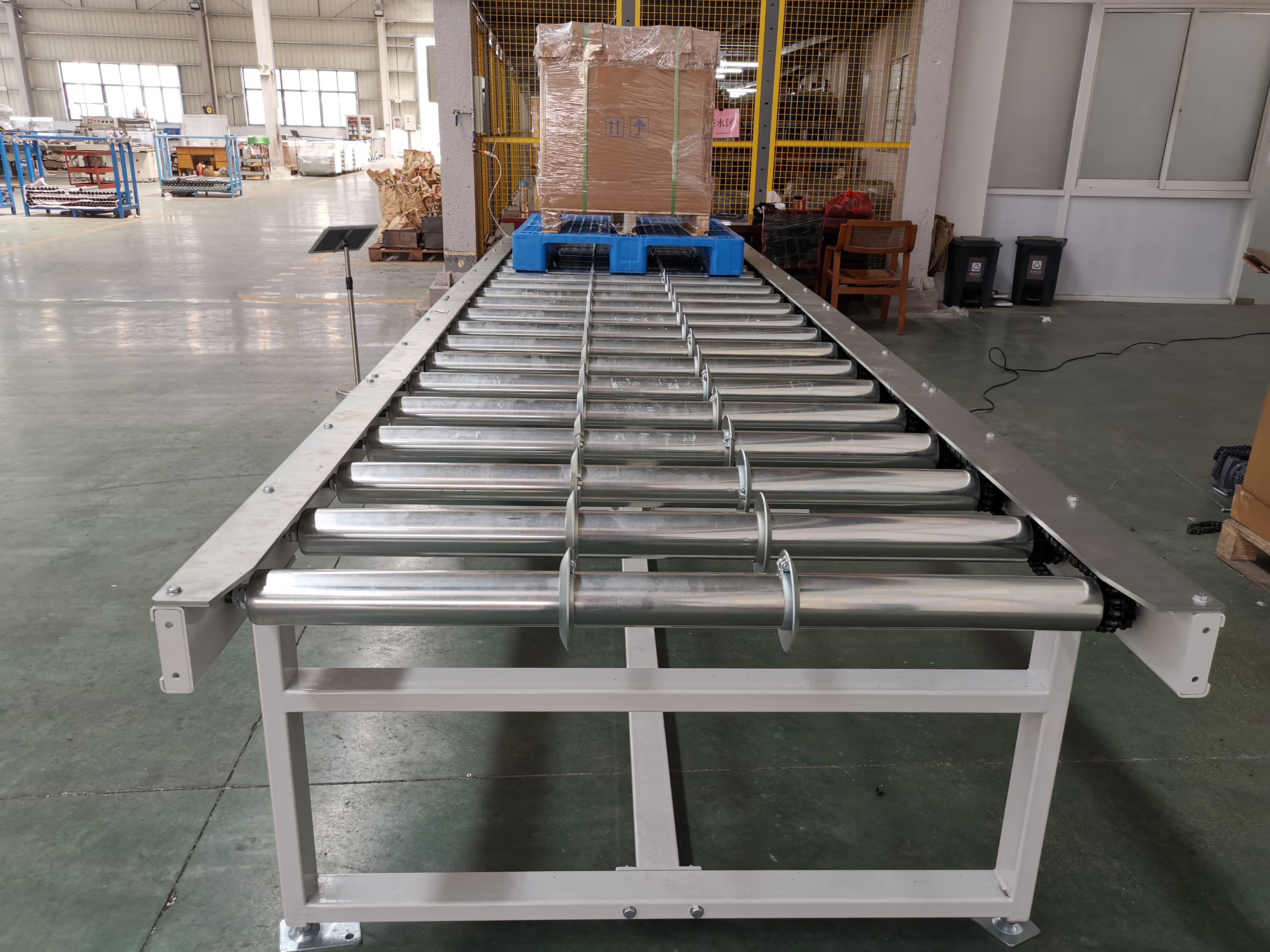 rouleau en acier pour palette avec bride