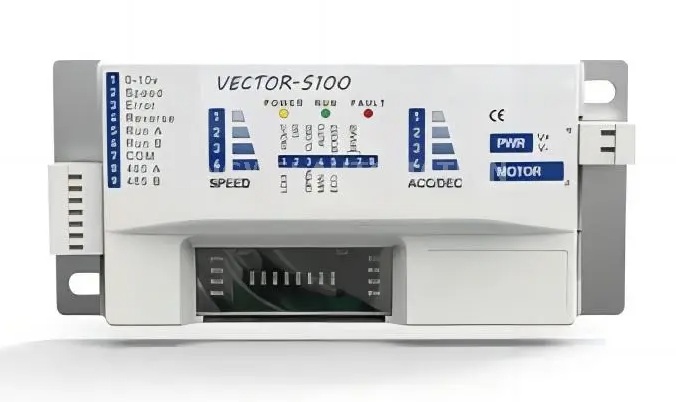 Contr&ocirc;leur d'entra&icirc;nement &agrave; rouleaux &agrave; moteur courant continu