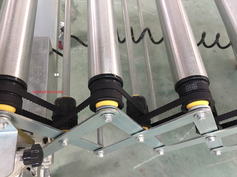 convoyeur &agrave; rouleaux motoris&eacute; extensible et flexible entra&icirc;n&eacute; par courroie de distribution