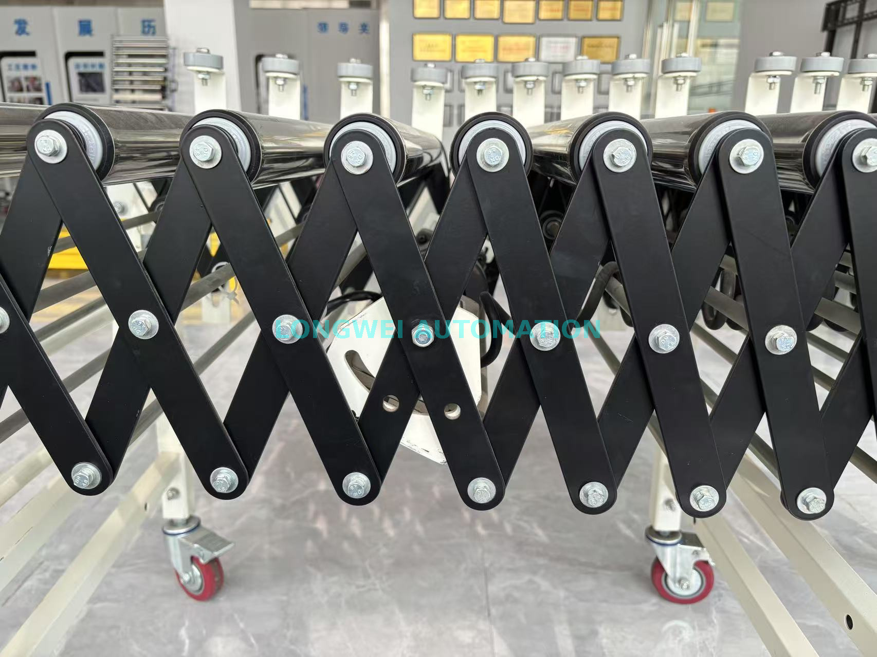 Convoyeur à rouleaux extensible flexible motorisé 